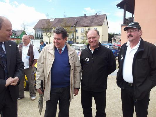 20120421_115744.jpg - Bürgermeister Kiendl mit sellv.Landrat Gascher und Andy mit Xaver