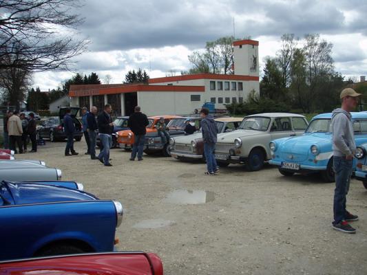 P4210348.JPG - Ein Blick über die Motorhauben